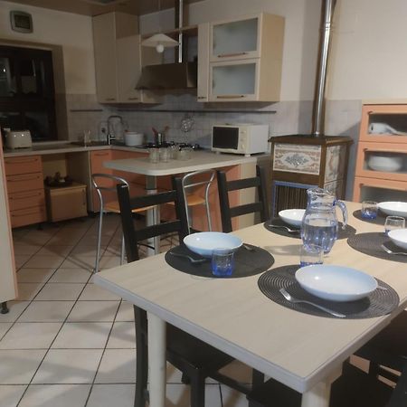 דירות פינרולו La Dimora Del Borgo מראה חיצוני תמונה